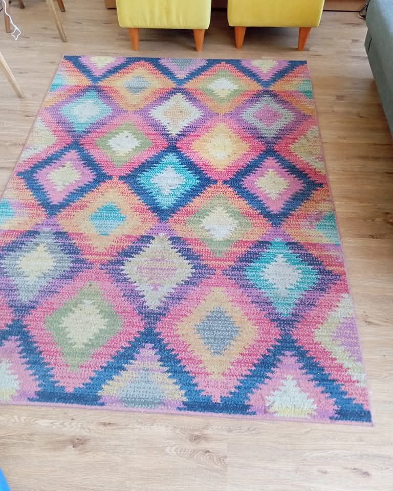 Alfombra Geométrica Multicolor - Antes